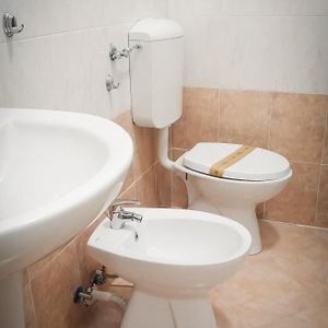 Camera grande con letto king size